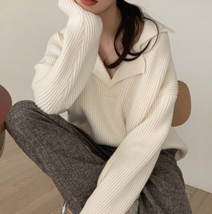 Sweter zimowy Laure z dekoltem w szpic - wygodny i stylowy