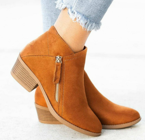 Buty retro z grubym, średnim obcasem i okrągłym noskiem