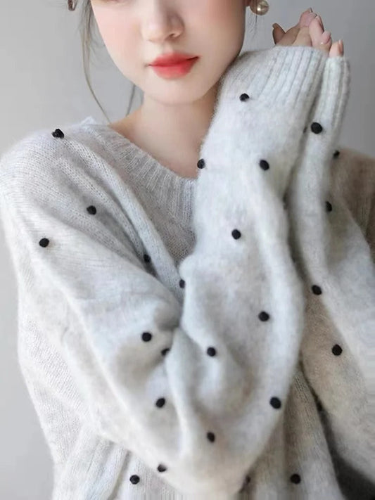 Vivienne - Damski sweter z puszystej dzianiny z akcentami w kropki
