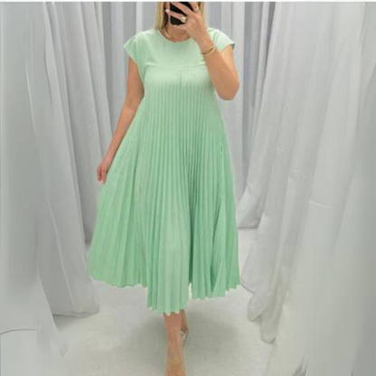 Lekka i elegancka plisowana sukienka