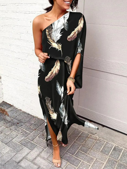 Luźna sukienka w stylu boho z opadającymi ramionami